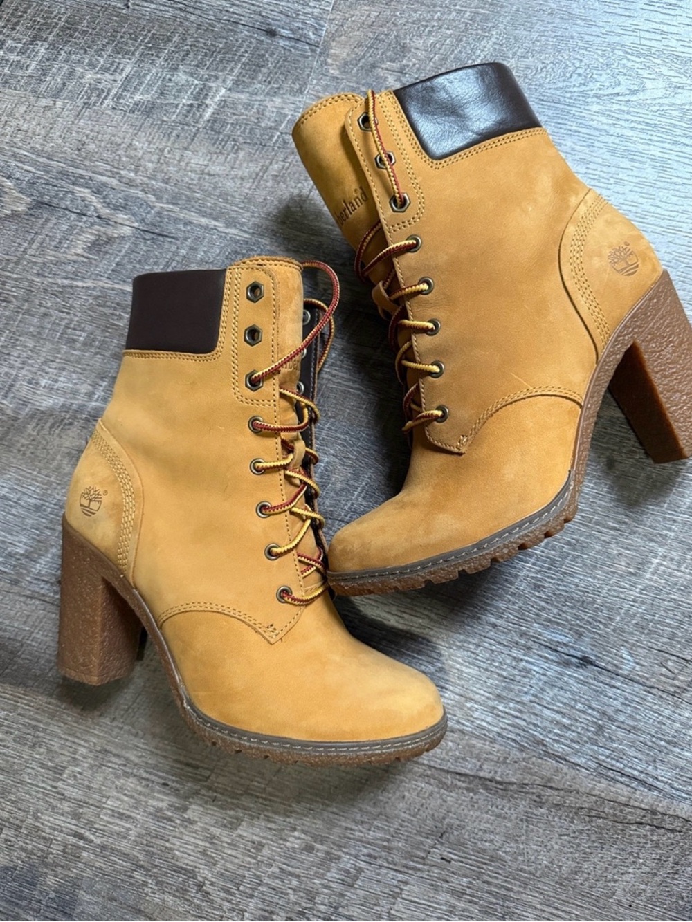 Timberland Women's Wheat/Tan Leather Lace-Up Heeled Boots
